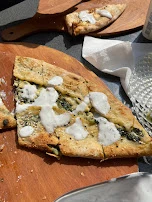 Pide Mit Spinat Und Scharfskäse Und Joghurt